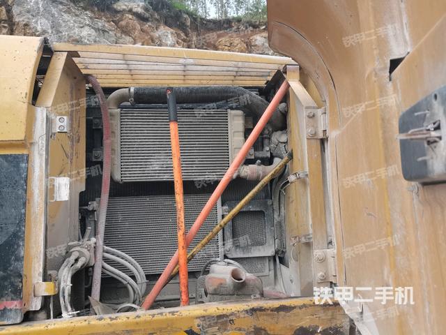散熱器正面(大件艙室) 散熱器正面(大件艙室)