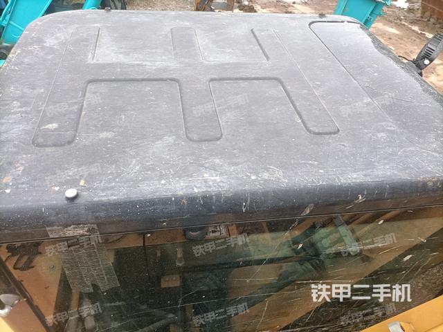 駕駛室頂部(整機外觀) 駕駛室頂部(整機外觀)