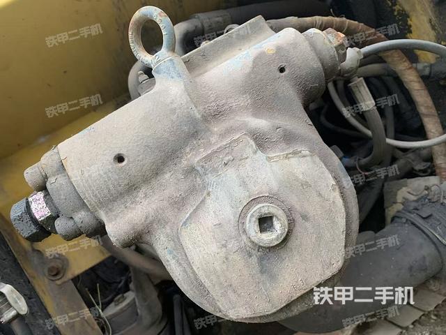 液压泵舱室正面整体(整机外观) 液压泵舱室正面整体(整机外观)