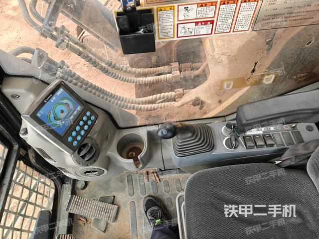座椅左側(cè)控制臺/音響/含左手柄(駕駛室部分) 座椅左側(cè)控制臺/音響/含左手柄(駕駛室部分)