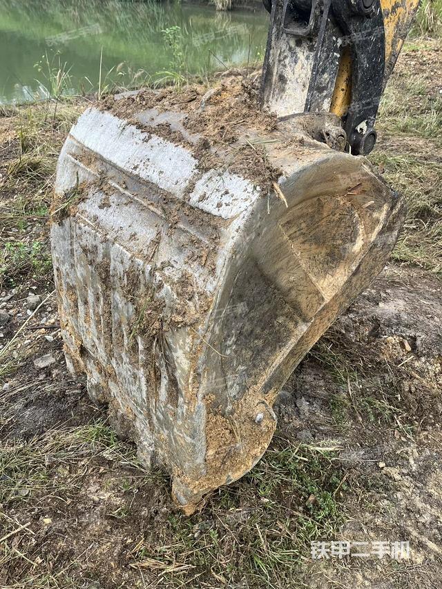 铲斗45度(工作和回转装置) 铲斗45度(工作和回转装置)