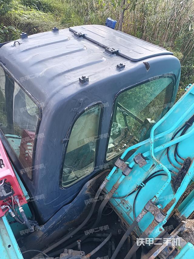 驾驶室顶部（整机外观）