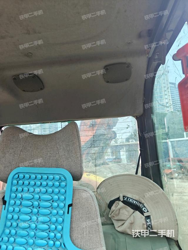 后窗玻璃角标（驾驶室部分）