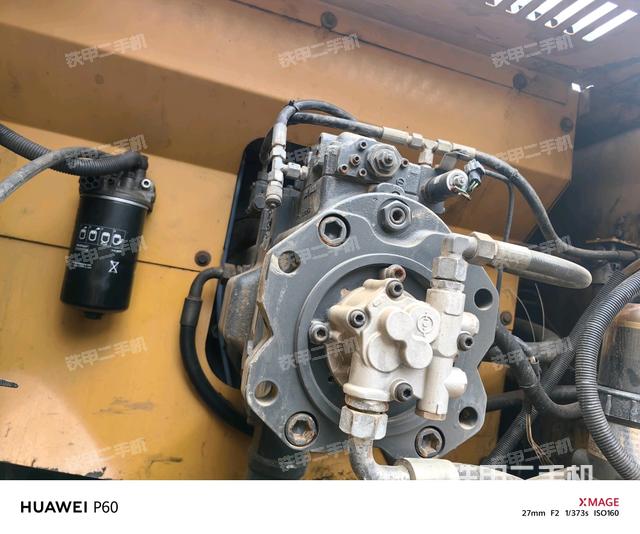 液压泵舱室正面整体(整机外观) 液压泵舱室正面整体(整机外观)