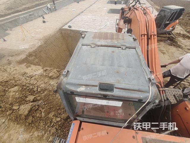 驾驶室顶部（整机外观）