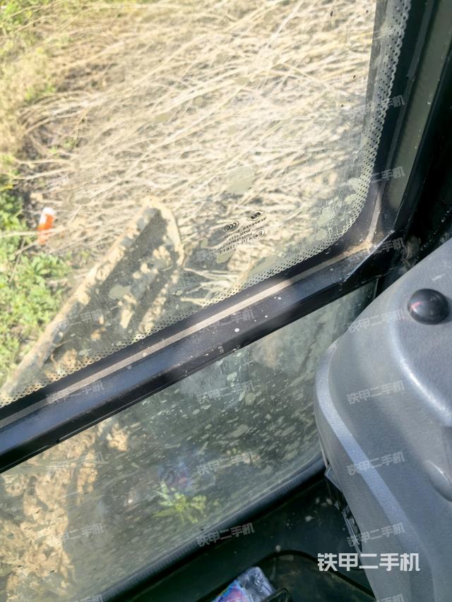 座椅右侧控制台/钥匙门/油门/含右手柄（驾驶室部分）