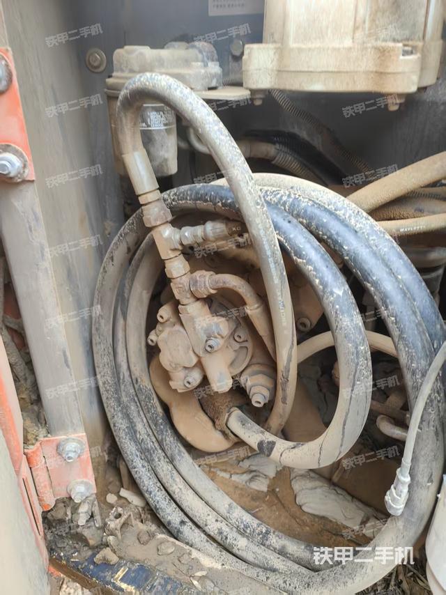 液壓泵艙室正面整體(整機(jī)外觀) 液壓泵艙室正面整體(整機(jī)外觀)