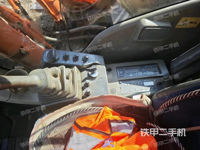 座椅左侧控制台/音响/含左手柄（驾驶室部分）