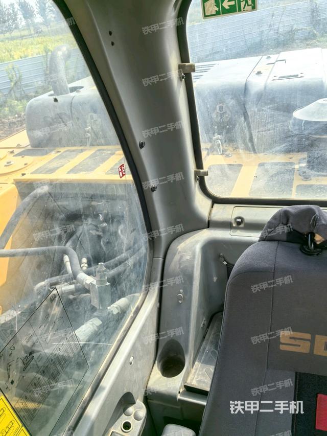 左后方玻璃角標（駕駛室部分）