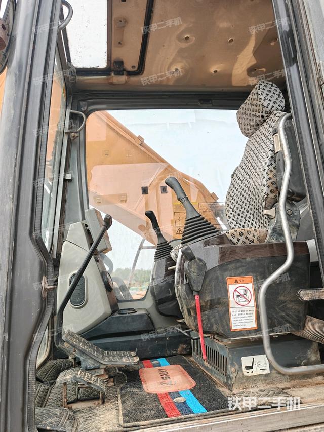 驾驶室整体(整机外观) 驾驶室整体(整机外观)