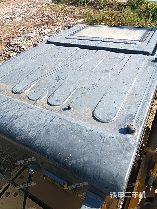 驾驶室顶部（整机外观）