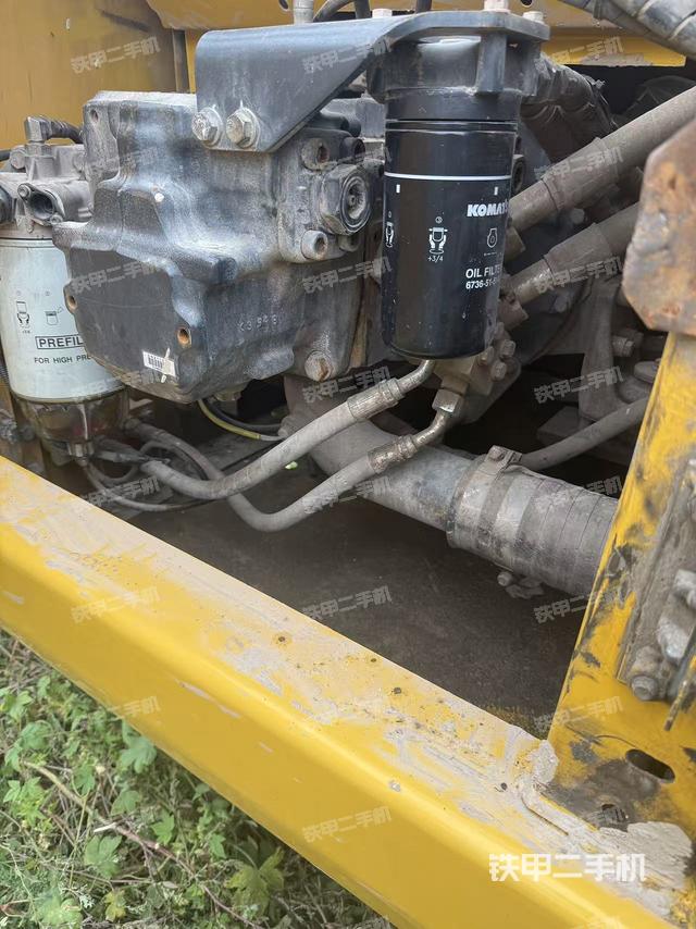 液壓泵艙室正面整體(整機(jī)外觀) 液壓泵艙室正面整體(整機(jī)外觀)