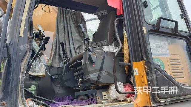 驾驶室整体(整机外观) 驾驶室整体(整机外观)