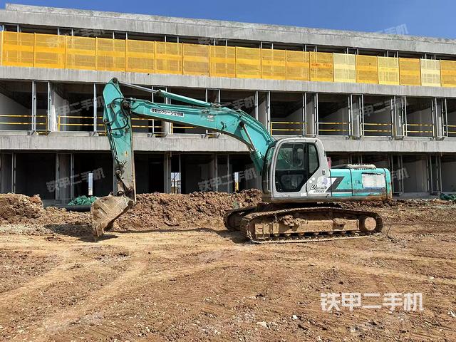 神钢SK200-6E挖掘机