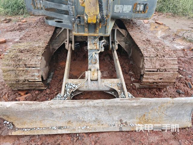 轉(zhuǎn)盤(pán)和下車(chē)架正前（工作和回轉(zhuǎn)裝置）