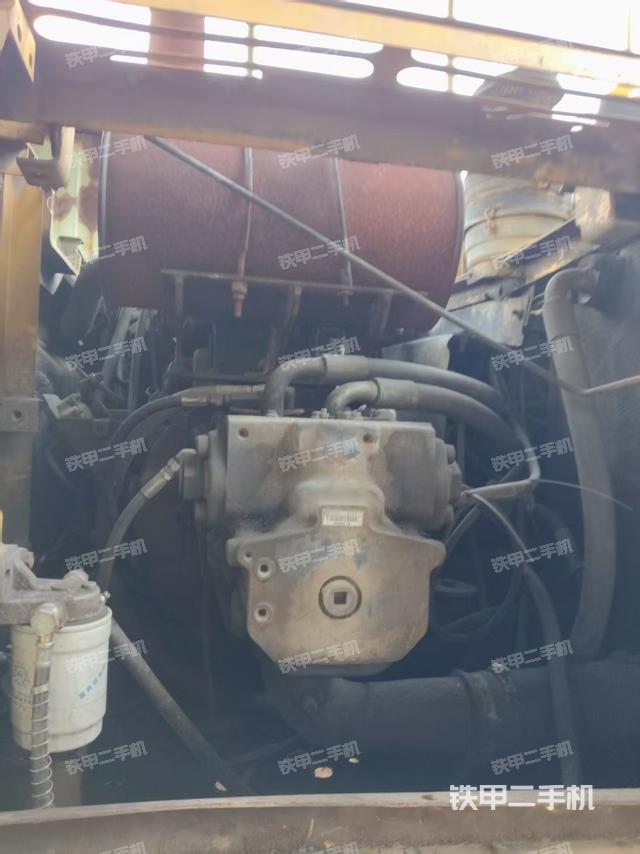 液壓泵艙室正面整體(整機(jī)外觀) 液壓泵艙室正面整體(整機(jī)外觀)