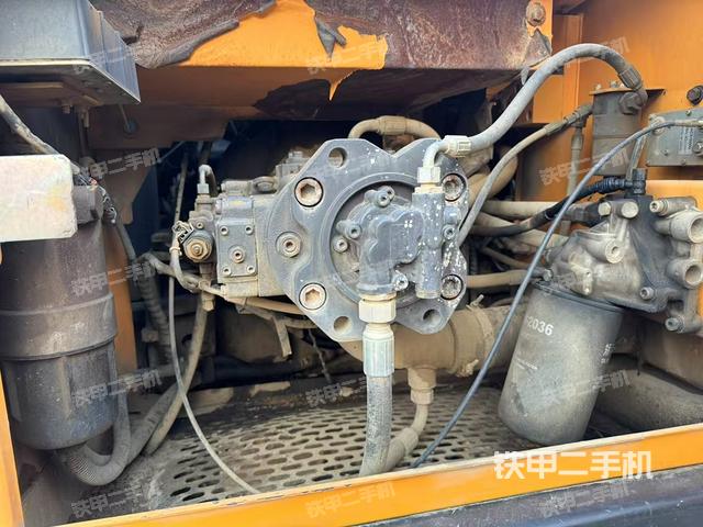 液壓泵艙室正面整體(整機(jī)外觀) 液壓泵艙室正面整體(整機(jī)外觀)