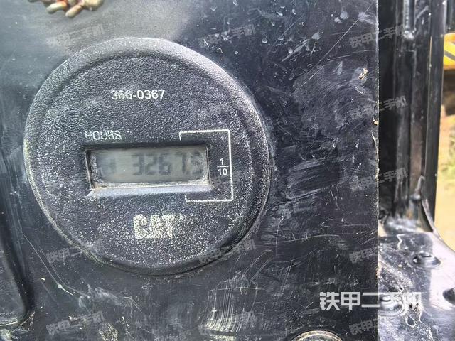 駕駛室整體(整機(jī)外觀) 駕駛室整體(整機(jī)外觀)