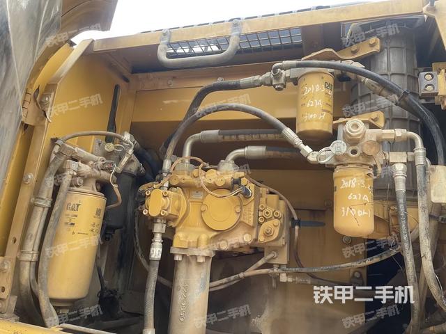 液壓泵艙室正面整體(整機外觀) 液壓泵艙室正面整體(整機外觀)