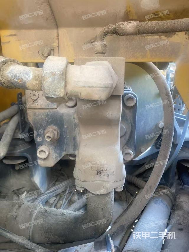 液壓泵艙室正面整體(整機(jī)外觀) 液壓泵艙室正面整體(整機(jī)外觀)