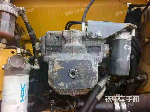 液壓泵艙室正面整體(整機(jī)外觀) 液壓泵艙室正面整體(整機(jī)外觀)