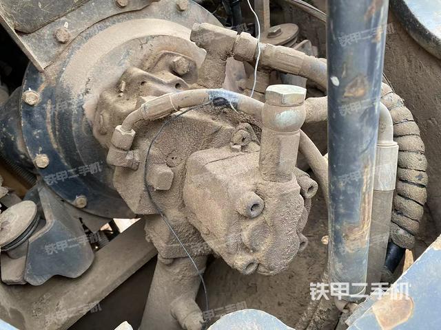 液壓泵艙室正面整體(整機(jī)外觀) 液壓泵艙室正面整體(整機(jī)外觀)