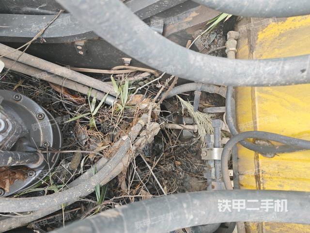 中央回轉(zhuǎn)接頭特寫（上車部件）