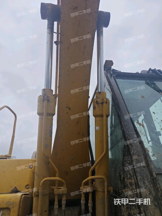 大臂油缸整體?豎拍（工作和回轉(zhuǎn)裝置）