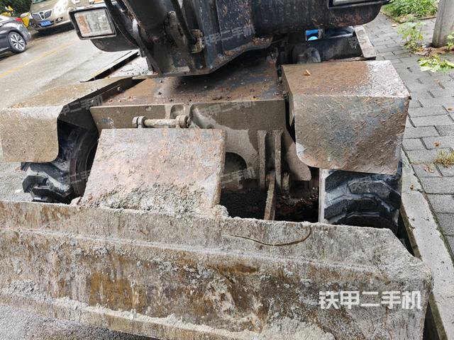 轉(zhuǎn)盤和下車架正前(工作和回轉(zhuǎn)裝置) 轉(zhuǎn)盤和下車架正前(工作和回轉(zhuǎn)裝置)