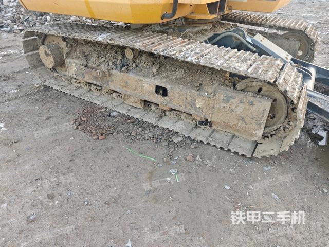 轉(zhuǎn)盤和下車架正前(工作和回轉(zhuǎn)裝置) 轉(zhuǎn)盤和下車架正前(工作和回轉(zhuǎn)裝置)