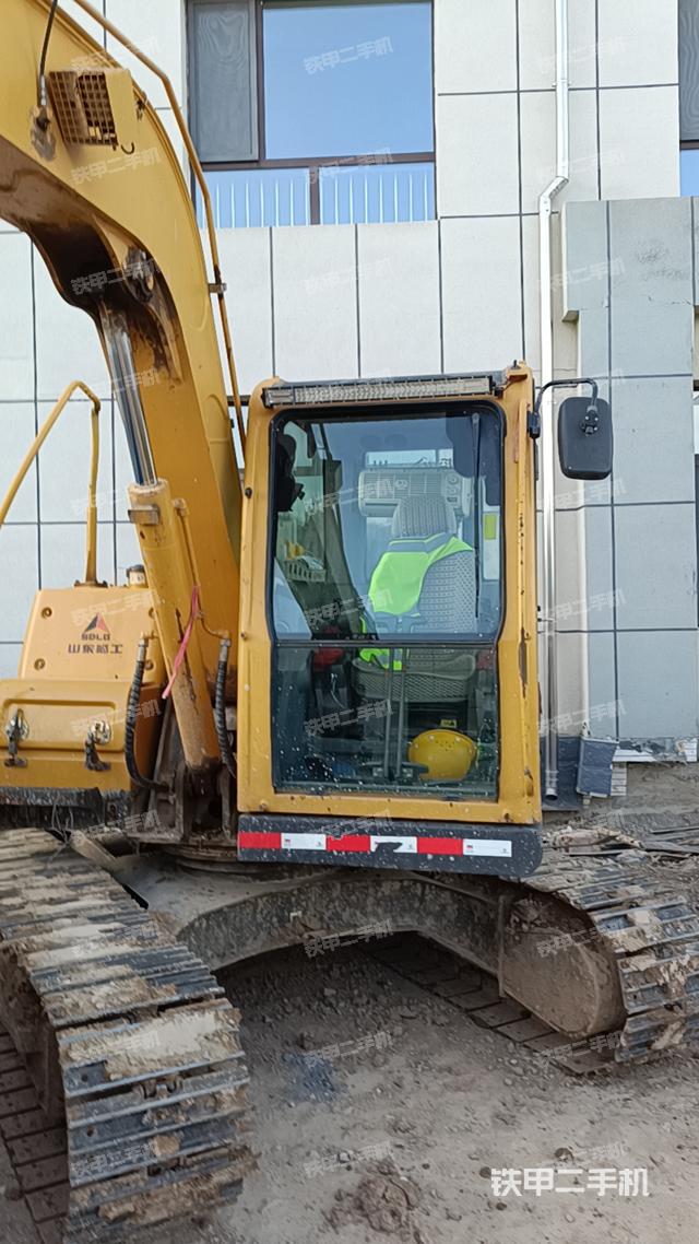 駕駛室整體(整機外觀) 駕駛室整體(整機外觀)