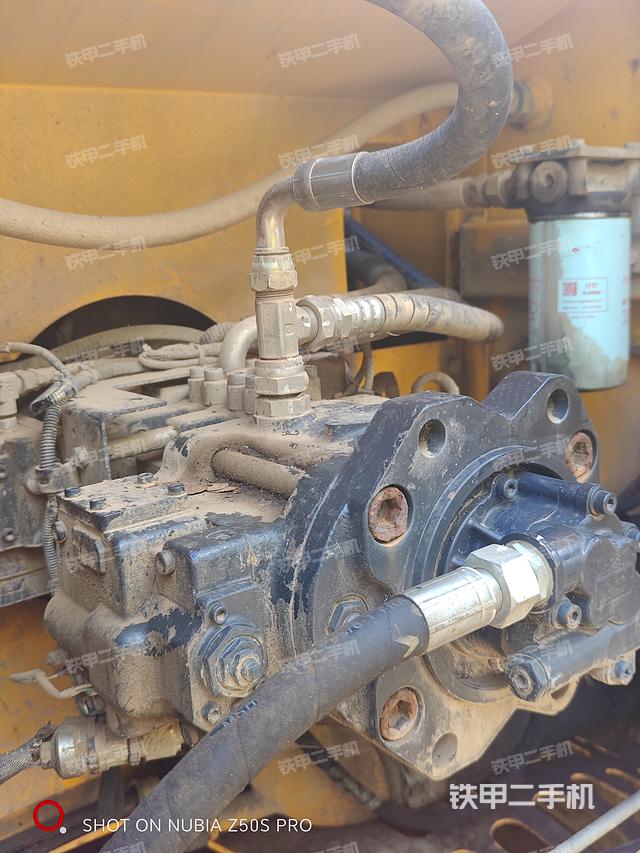 液壓泵艙室正面整體(整機(jī)外觀) 液壓泵艙室正面整體(整機(jī)外觀)