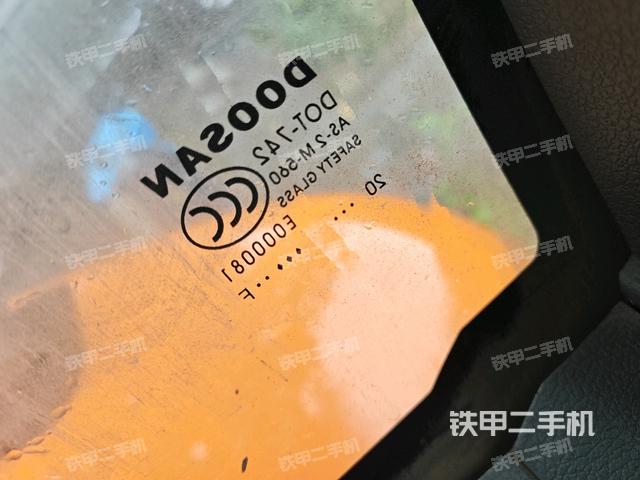 后窗玻璃角標(biāo)(駕駛室部分) 后窗玻璃角標(biāo)(駕駛室部分)