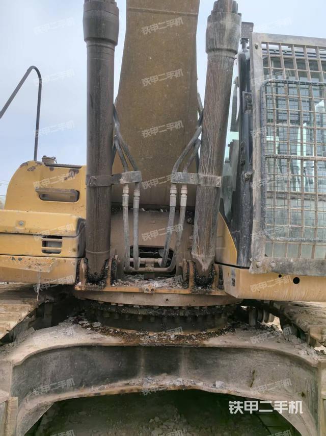 駕駛室整體(整機(jī)外觀) 駕駛室整體(整機(jī)外觀)