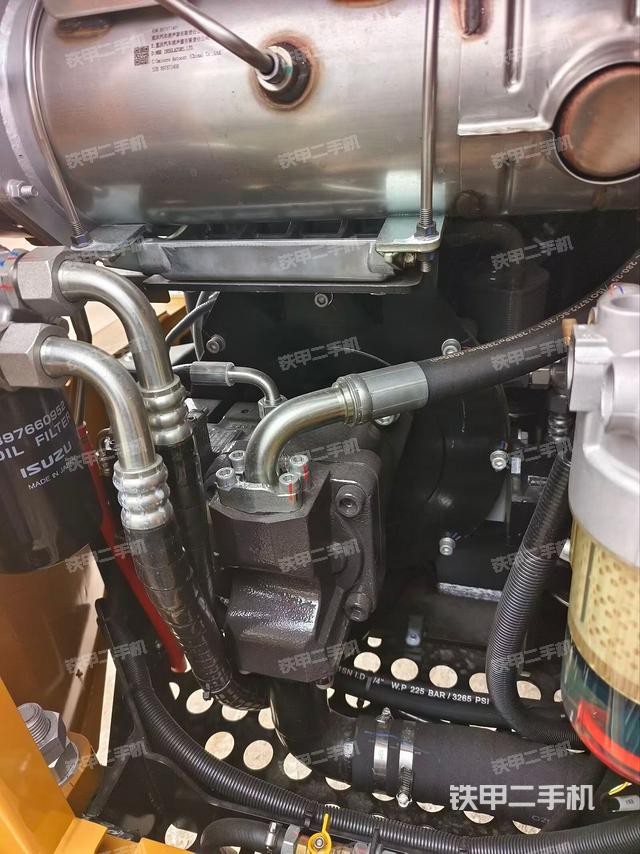 液壓泵艙室正面整體(整機(jī)外觀) 液壓泵艙室正面整體(整機(jī)外觀)