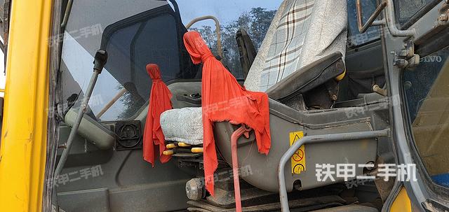 驾驶室整体(整机外观) 驾驶室整体(整机外观)