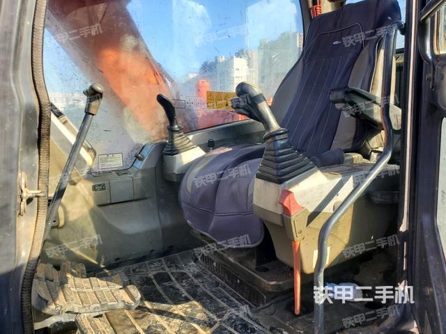 駕駛室整體(整機外觀) 駕駛室整體(整機外觀)