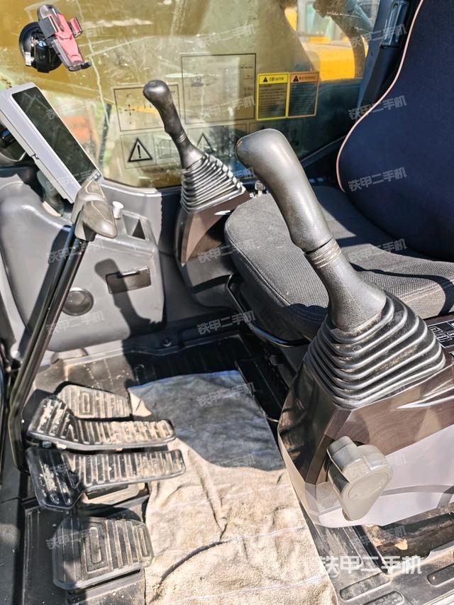 座椅左侧控制台/音响/含左手柄（驾驶室部分）