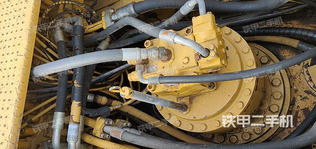 回转马达和主控阀（整机外观）