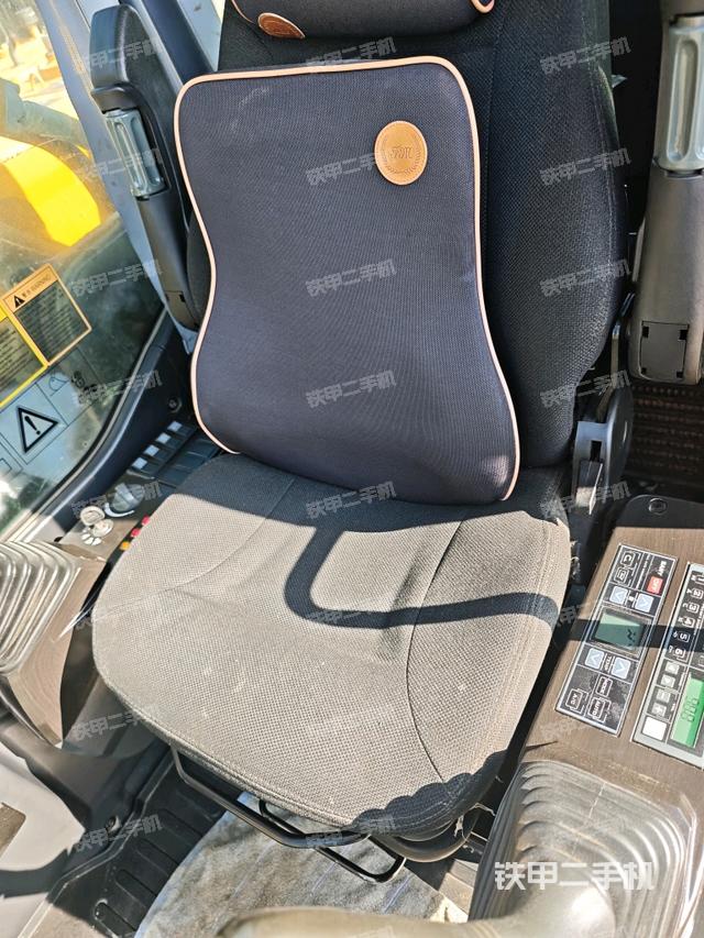 后窗玻璃角标（驾驶室部分）