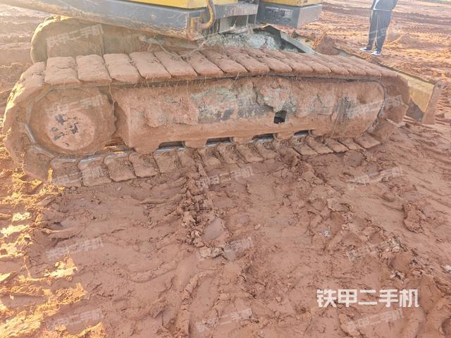右側(cè)履帶整體?(行走機(jī)構(gòu)) 右側(cè)履帶整體?(行走機(jī)構(gòu))
