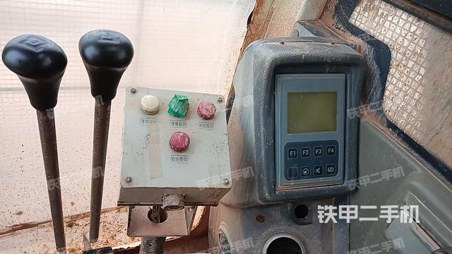 驾驶室操作台(设备外观及核心部件) 驾驶室操作台(设备外观及核心部件)