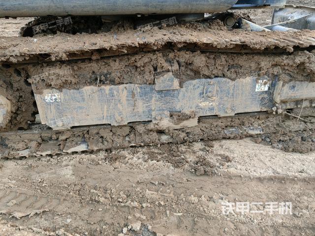 單側(cè)履帶整體(整機(jī)外觀) 單側(cè)履帶整體(整機(jī)外觀)