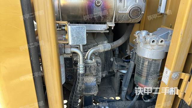 液壓泵艙室正面整體(整機(jī)外觀) 液壓泵艙室正面整體(整機(jī)外觀)