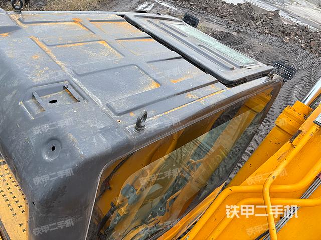 駕駛室頂部(整機外觀) 駕駛室頂部(整機外觀)