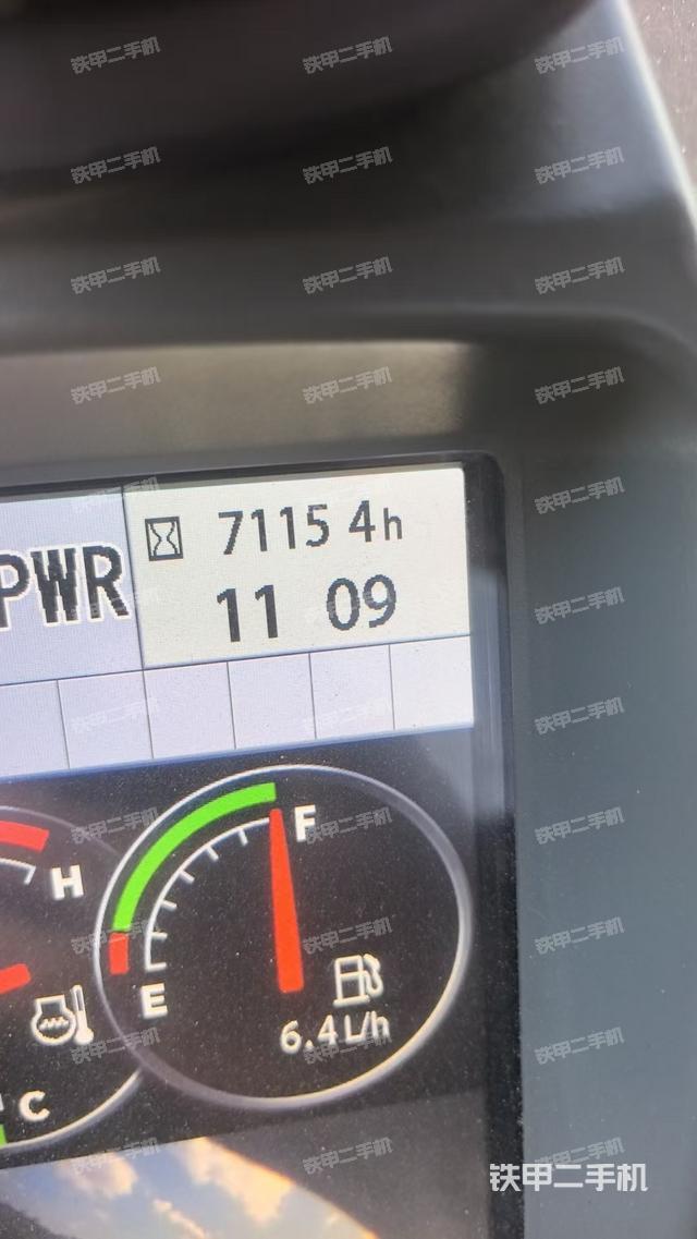 駕駛室整體(整機(jī)外觀) 駕駛室整體(整機(jī)外觀)