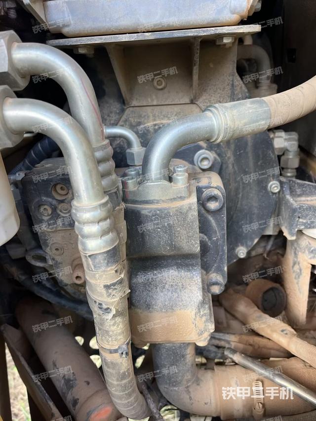 液壓泵艙室正面整體(整機(jī)外觀) 液壓泵艙室正面整體(整機(jī)外觀)
