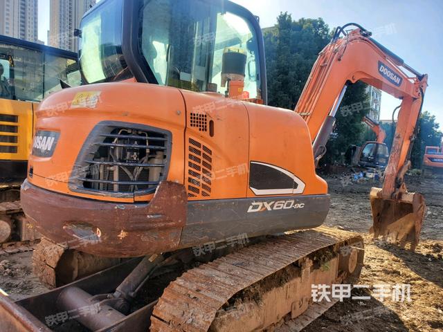 整機(jī)右后45°(整機(jī)外觀) 整機(jī)右后45°(整機(jī)外觀)