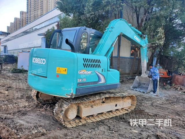 整機(jī)右后45°(整機(jī)外觀) 整機(jī)右后45°(整機(jī)外觀)