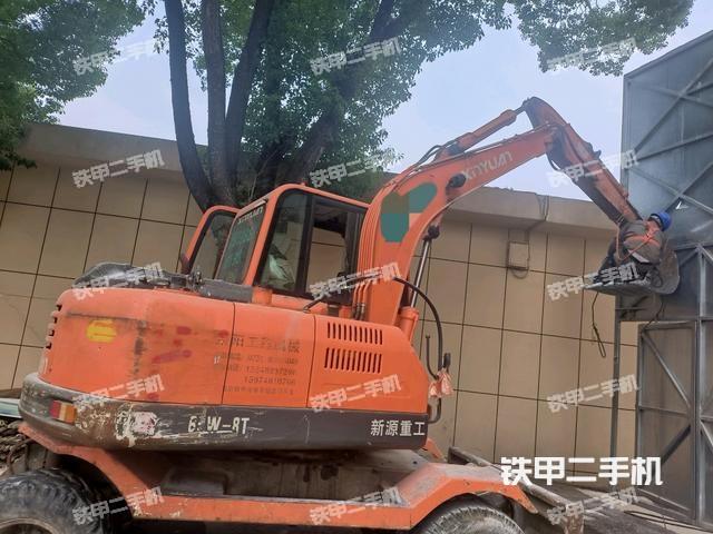單側(cè)履帶整體(整機(jī)外觀) 單側(cè)履帶整體(整機(jī)外觀)